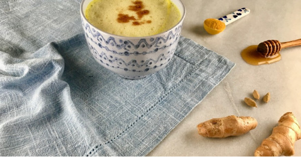 Miele, Curcuma, Zenzero e Pepe Per il Raffreddore