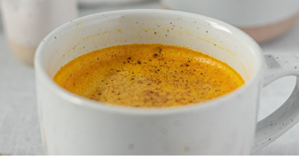 Tisana Curcuma e Pepe Nero: Benefici, Come Prepararla e Quando Berla