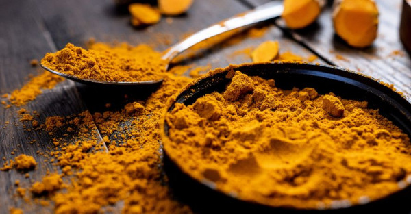 Curcuma: Proprietà, Benefici, Usi in Erboristeria e Cucina