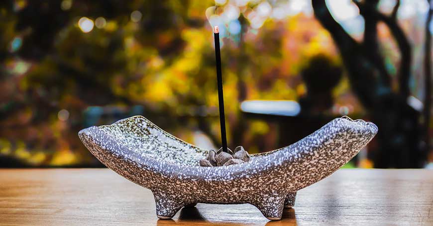 Incenso: Significato Religioso, Uso Medico e Meditativo