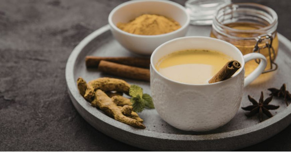 Moon Milk: Cos'è, Ricetta e Origini della Bevanda Serale Ayurvedica