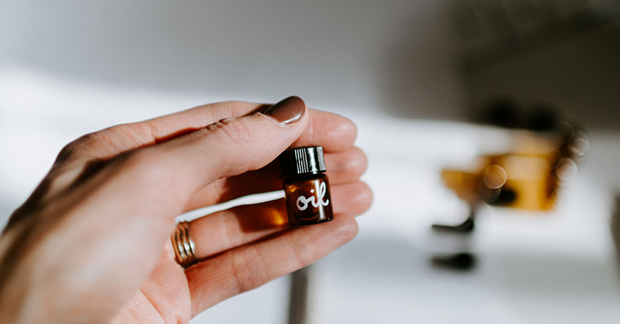 Huiles essentielles antivirales et désinfectantes : propriétés et utilisations