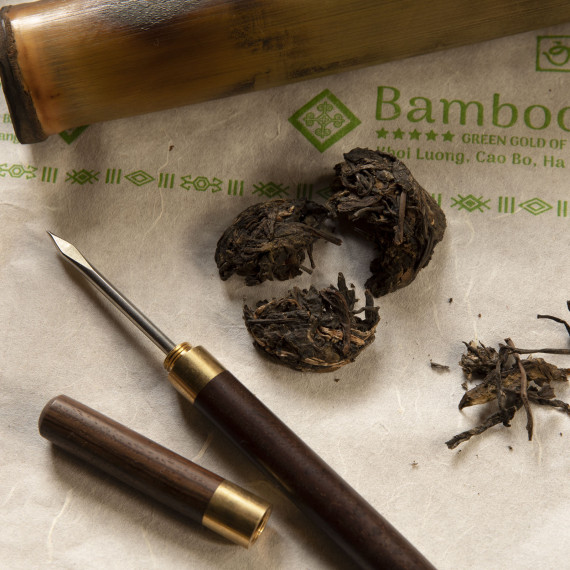 Pu erh 2015 Bamboo wrapped
